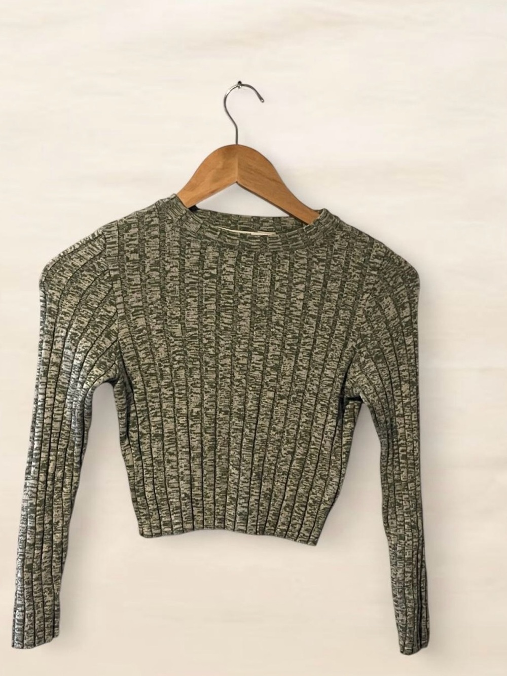 H&M Green Ribbed Long-Sleeve Crop Top – Girls Size 10 (9-10Y)